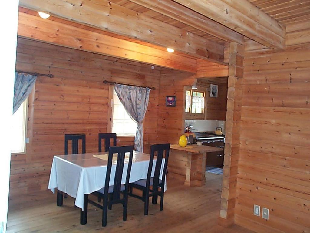 Cottage Mogi Log House ناسو الغرفة الصورة